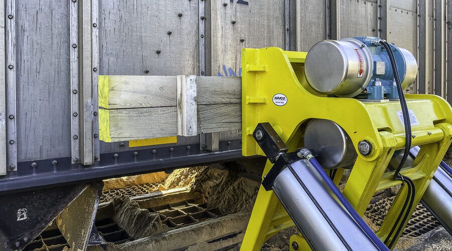 Railside Railcar Shaker Ohio Aggregate Yard Hopper Railcar Unloading